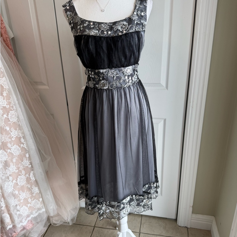 R&M Richards Black and Gray Floral Midi Dress